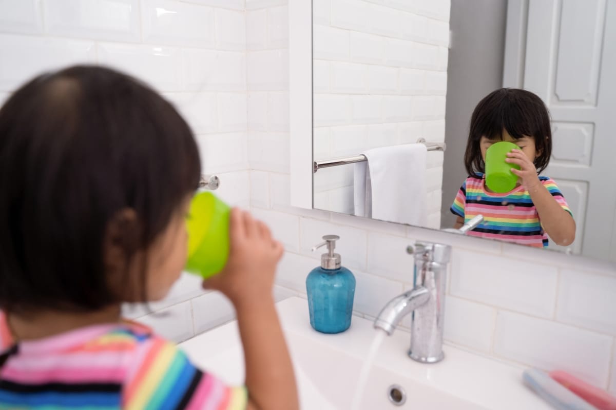 Children Use Fluoride Mouth